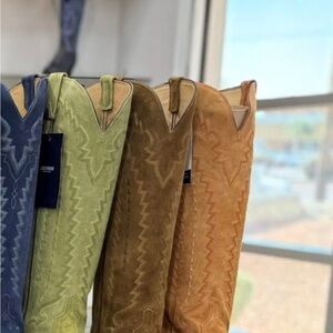 ISO looking for lucchese Priscilla 9.5